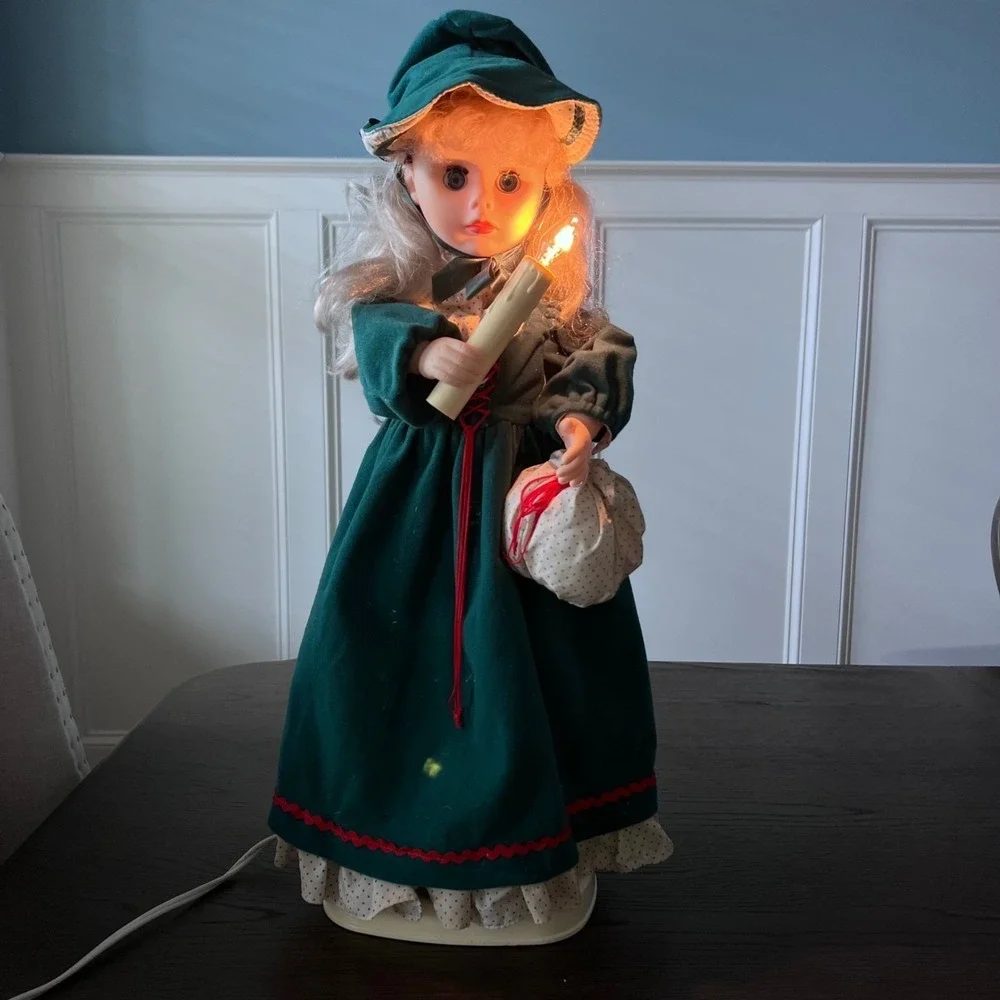 Vintage‎ Christmas Caroler Girl Animated Motionette Lighted Candle 24